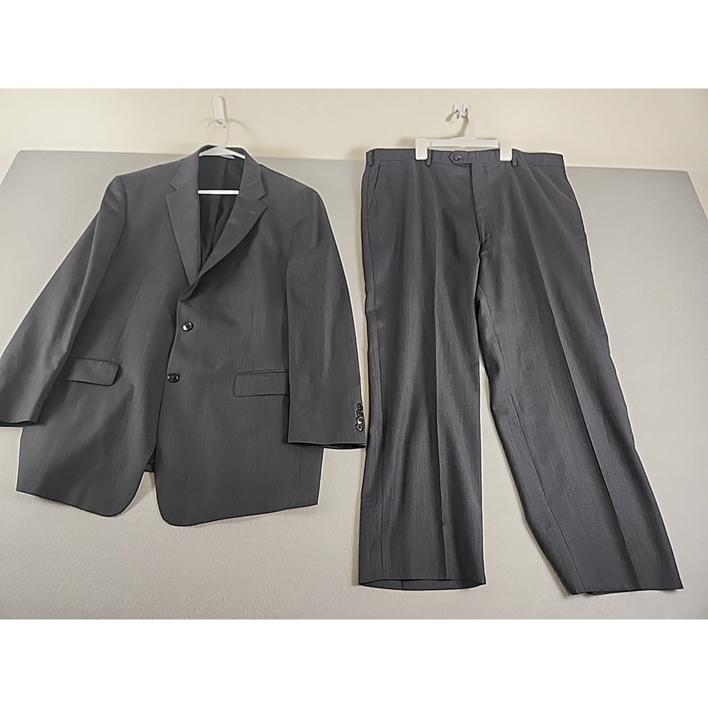 Mens Suit-JOS A. BANK-Travelers Collection-gray wool -48L